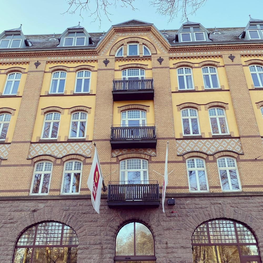 Home Hotel Norre Park Хальмстад Экстерьер фото